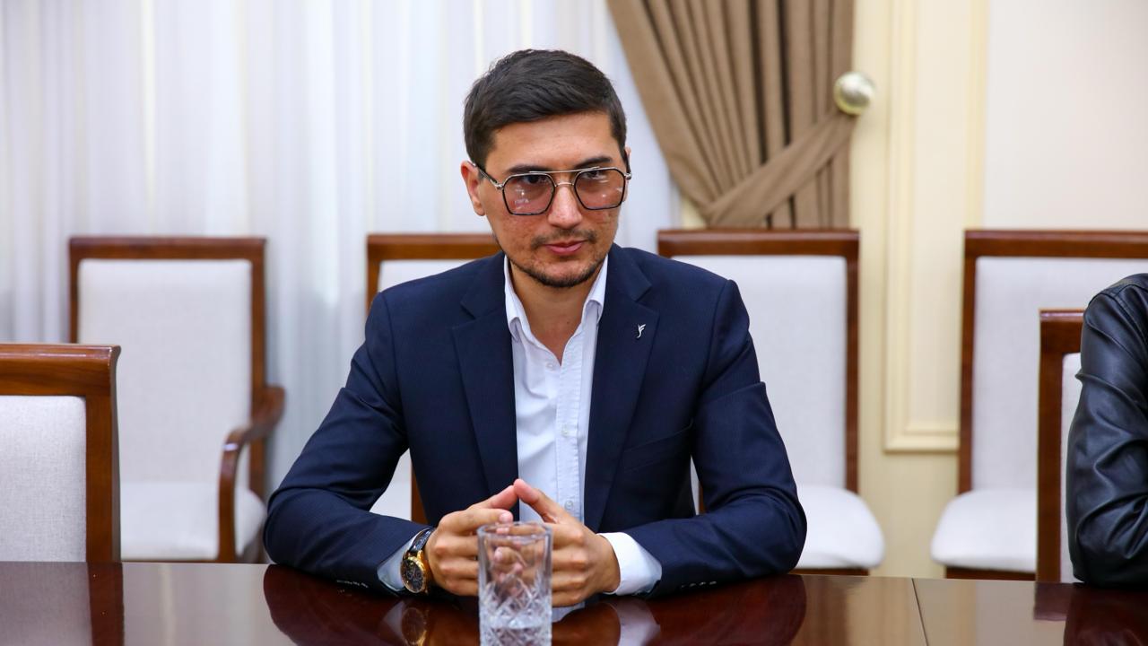 Asoschi va bosh direktor